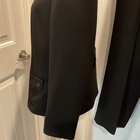 Calvin Klein 2 pc suit. High neck collar jkt w/pkts. Classic slacks w/side pkts. - Picture 4 of 14